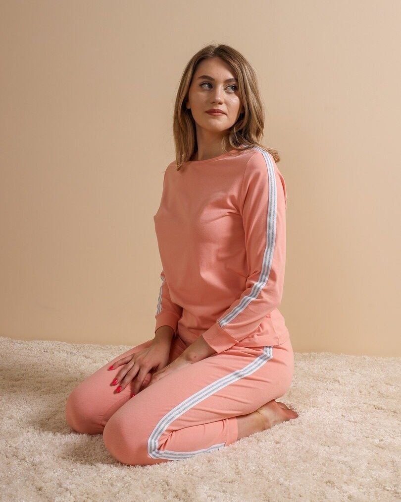 Pijama damă roz cu mânecă lungă din bumbac, S–XXL – Bumbăcel Moldova – vedere frontală