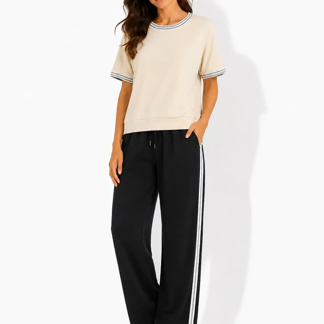 Set damă bej cu dungi argintii din bumbac – tricou mânecă scurtă și pantaloni lungi, S–XXL – Bumbăcel Moldova
